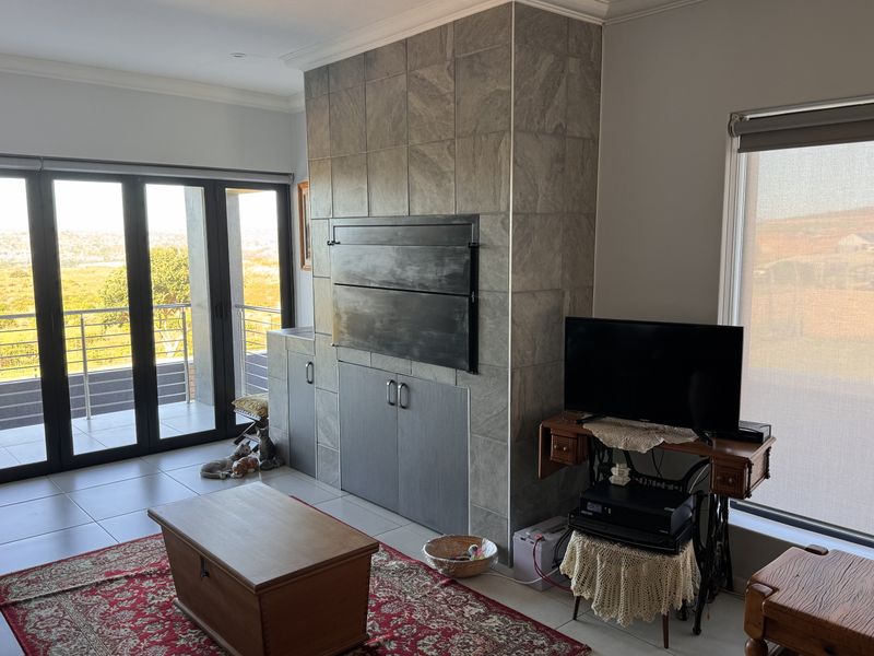 Sunny Single Level Living with Stunning Sea and Mossel Bay Views - Photo 6