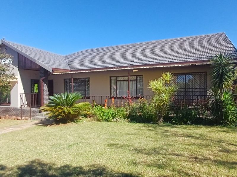 4 Bedroom Family Home with Flatlet in Jinnah Park, Bela-Bela - Photo 1