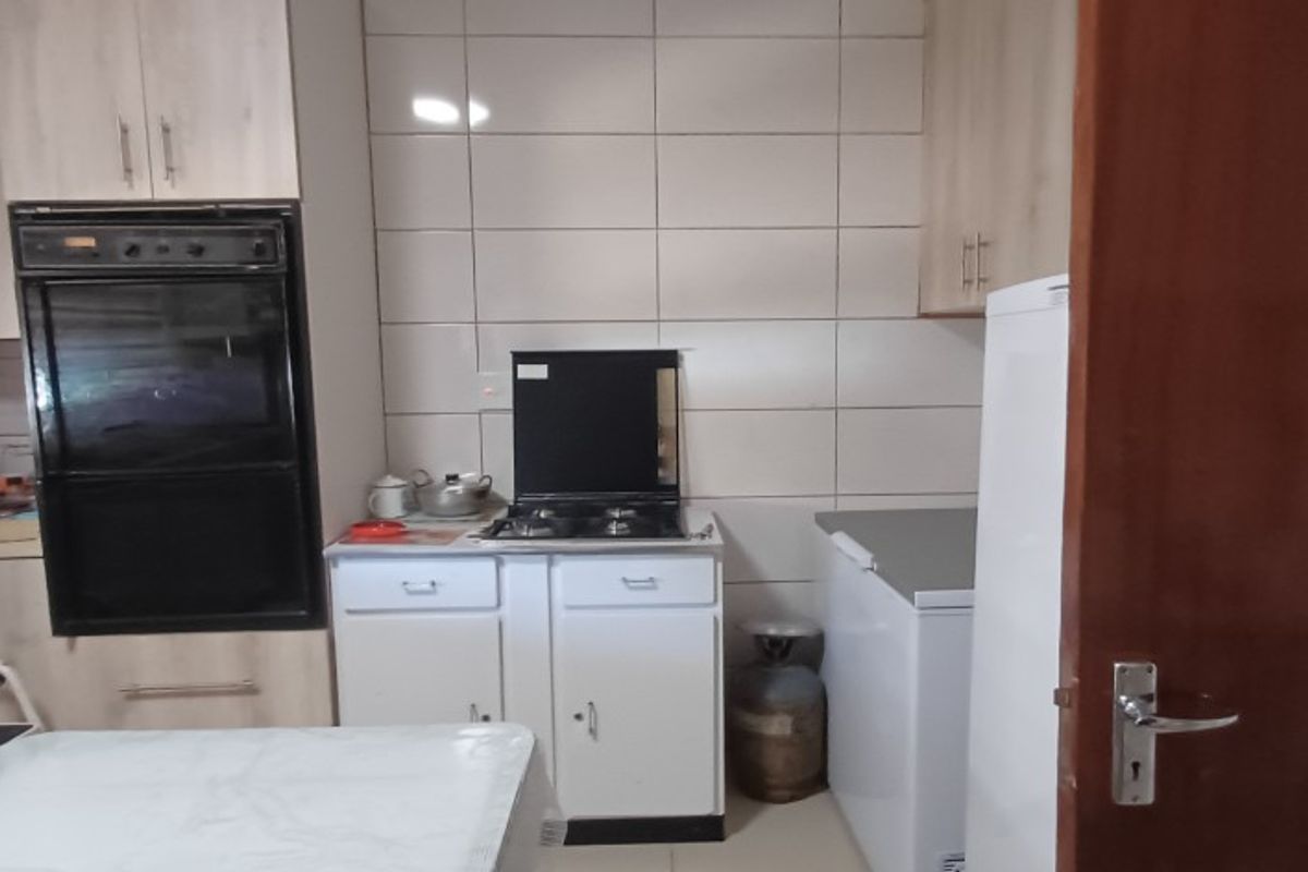 4 Bedroom Family Home with Flatlet in Jinnah Park, Bela-Bela - Photo 4
