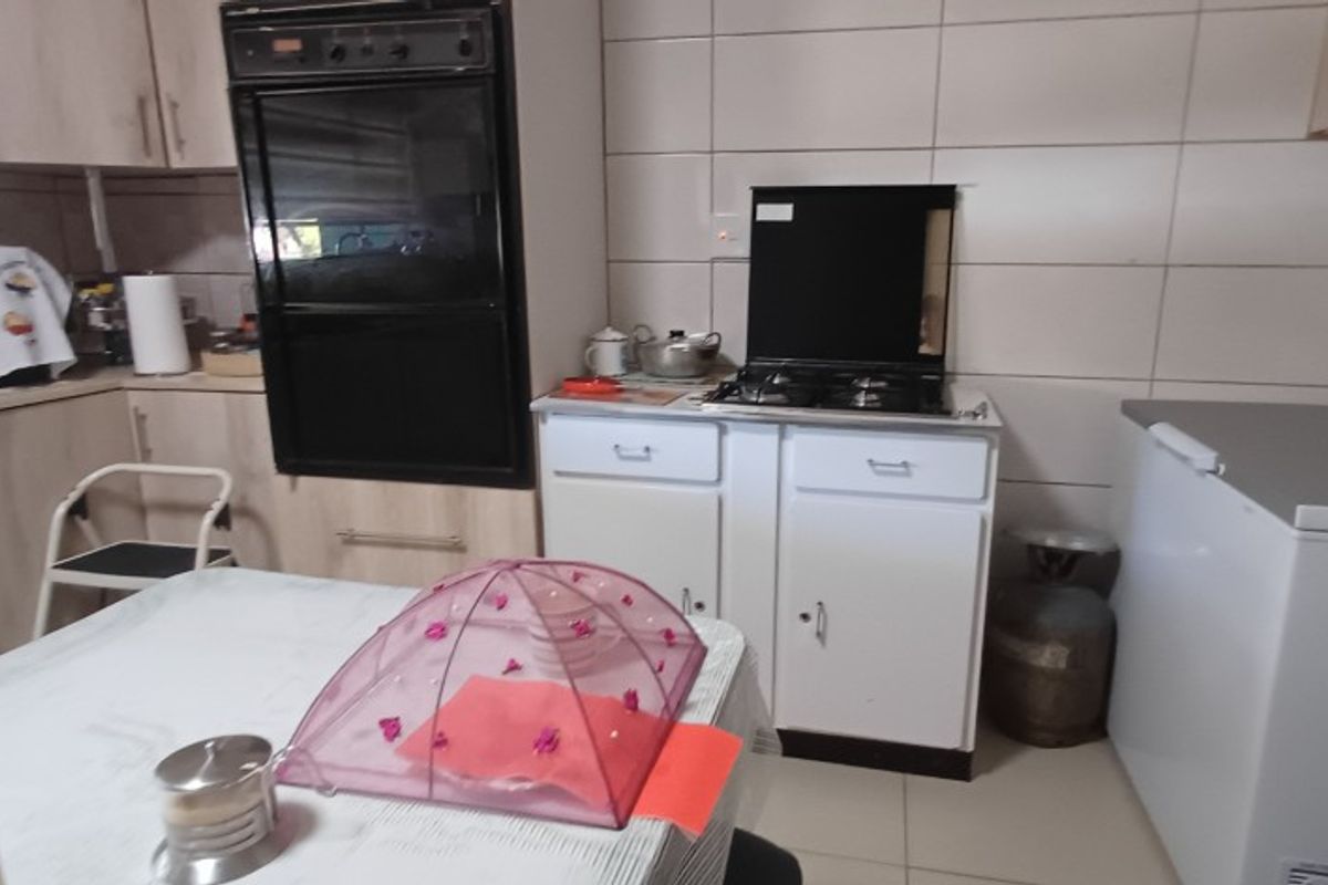 4 Bedroom Family Home with Flatlet in Jinnah Park, Bela-Bela - Photo 5