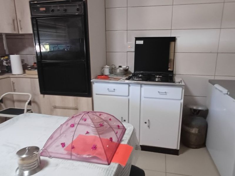 4 Bedroom Family Home with Flatlet in Jinnah Park, Bela-Bela - Photo 5