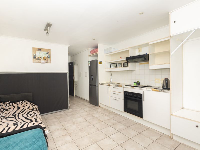 Studio Apartment For Sale in Goodwood - Photo 6