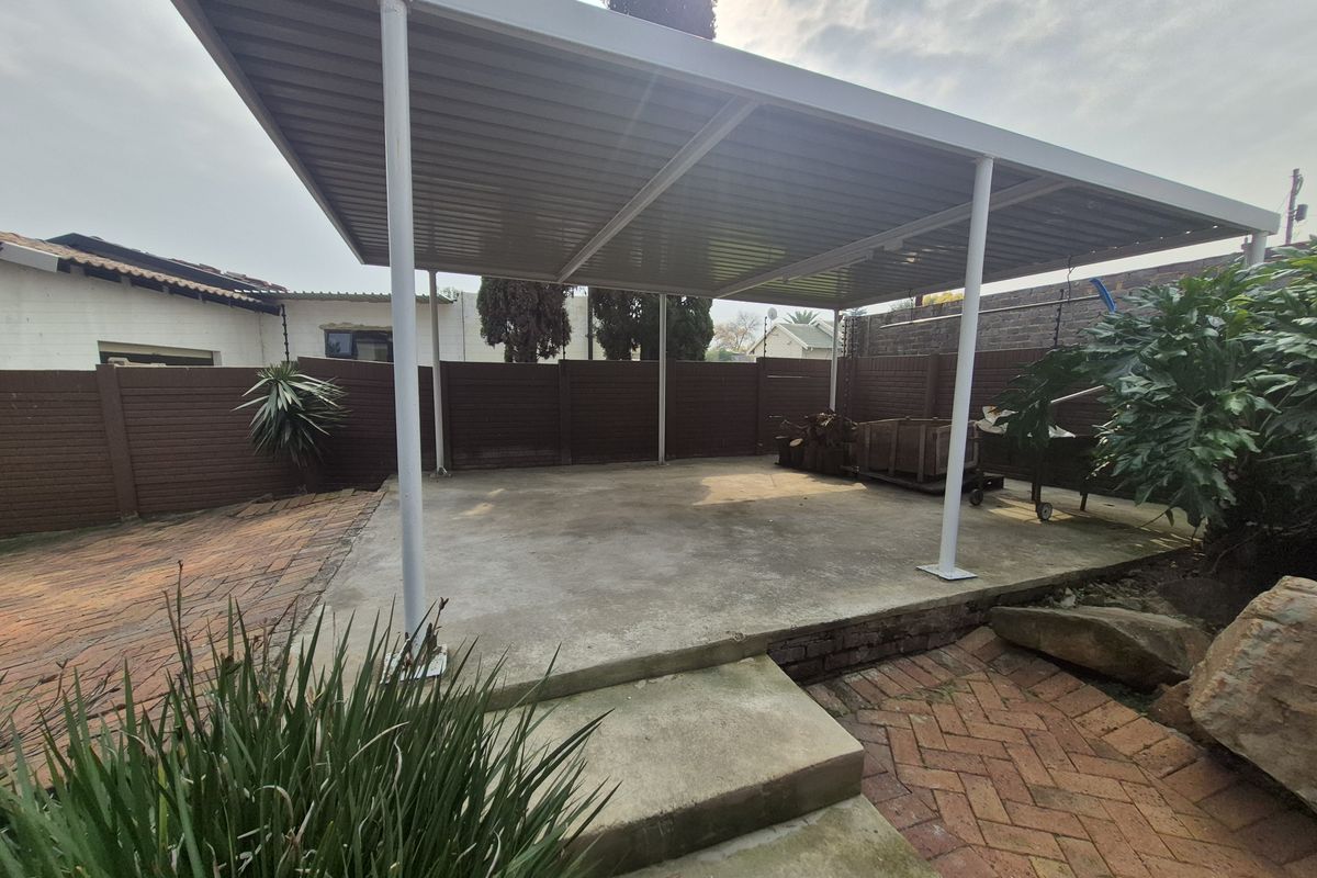 Entertainer’s Dream with Pool, Lapa & Spacious Family Living! - Photo 4