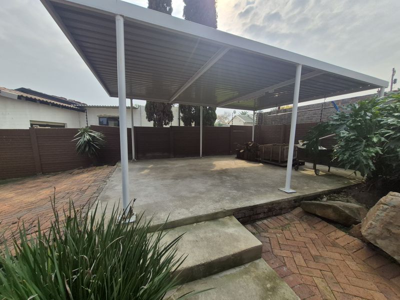 Entertainer’s Dream with Pool, Lapa & Spacious Family Living! - Photo 4