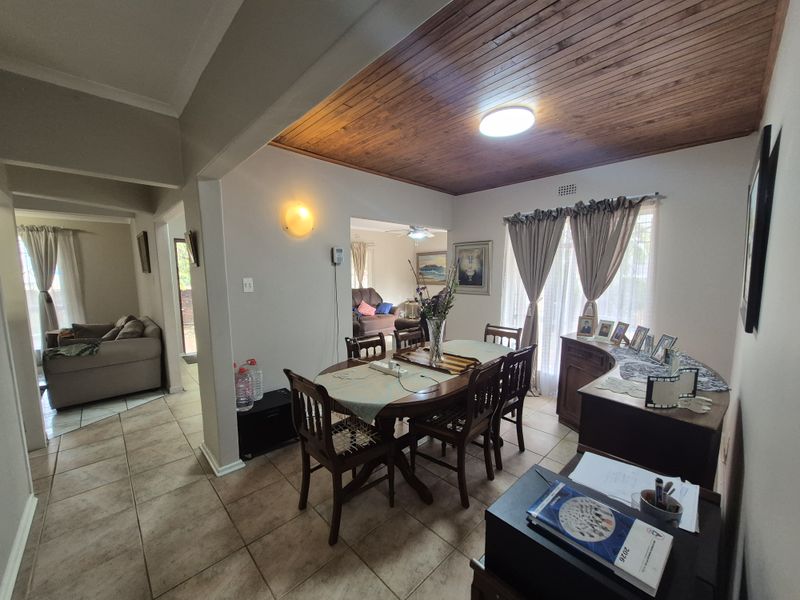 Entertainer’s Dream with Pool, Lapa & Spacious Family Living! - Photo 10