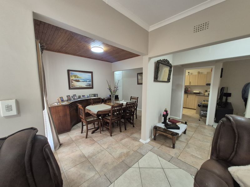 Entertainer’s Dream with Pool, Lapa & Spacious Family Living! - Photo 9