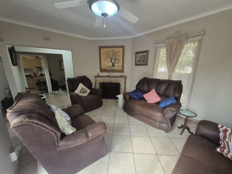 Entertainer’s Dream with Pool, Lapa & Spacious Family Living! - Photo 8