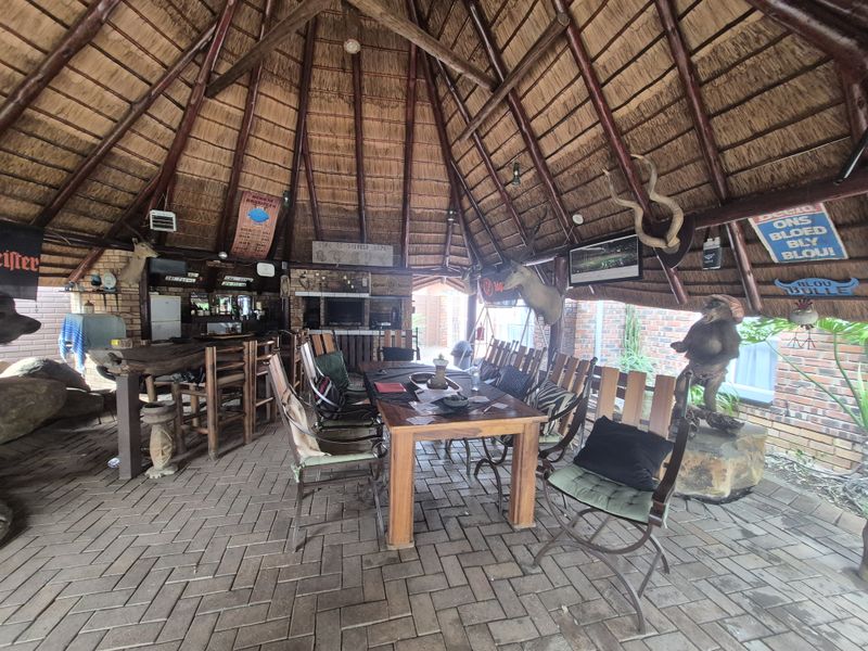 Entertainer’s Dream with Pool, Lapa & Spacious Family Living! - Photo 6