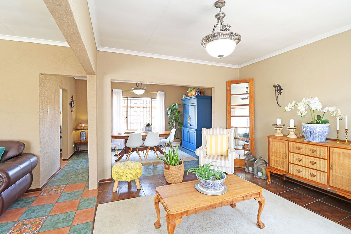 Stunning 3 Bedroom House With Cottage in Helikonpark - Photo 4