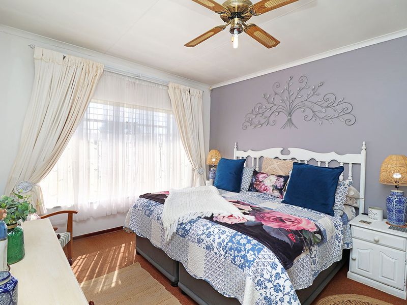 Stunning 3 Bedroom House With Cottage in Helikonpark - Photo 7