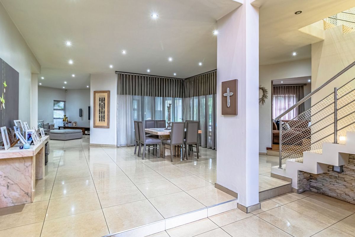 Stunning Modern Family Home in Prestigious Dowerglen Ext 5 - Photo 4