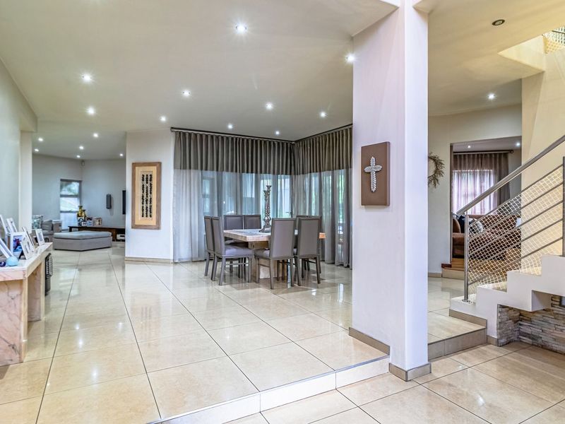Stunning Modern Family Home in Prestigious Dowerglen Ext 5 - Photo 4