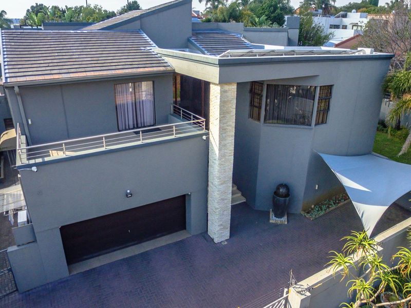 Stunning Modern Family Home in Prestigious Dowerglen Ext 5 - Photo 2