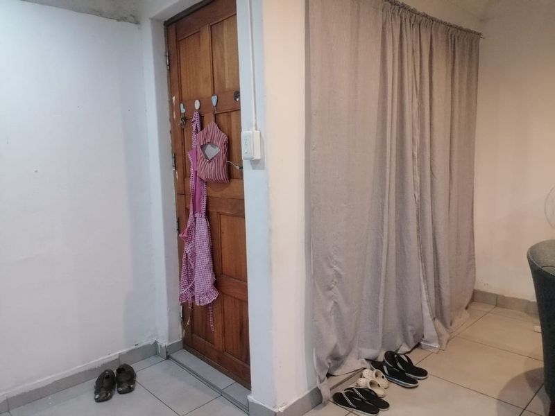 Solid 2 bedroom home in Kwanonqaba with modern touches and amenities - Photo 5