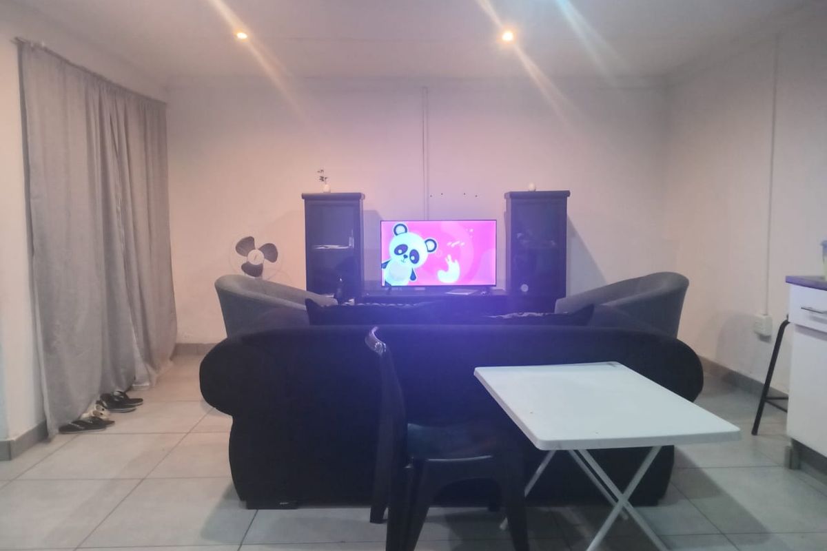 Solid 2 bedroom home in Kwanonqaba with modern touches and amenities - Photo 3