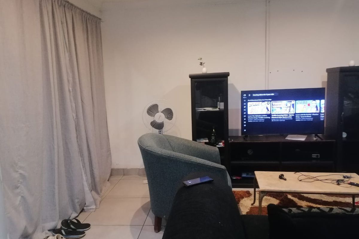 Solid 2 bedroom home in Kwanonqaba with modern touches and amenities - Photo 4