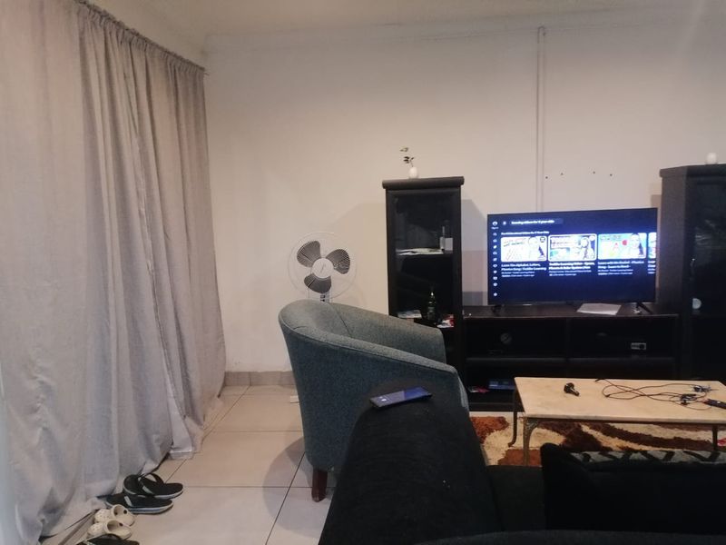Solid 2 bedroom home in Kwanonqaba with modern touches and amenities - Photo 4