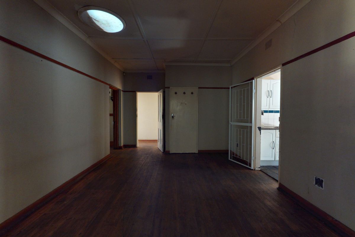 Live Luxury Non-Distressed Auction. Starting Bid from R800 000.00 - Photo 5