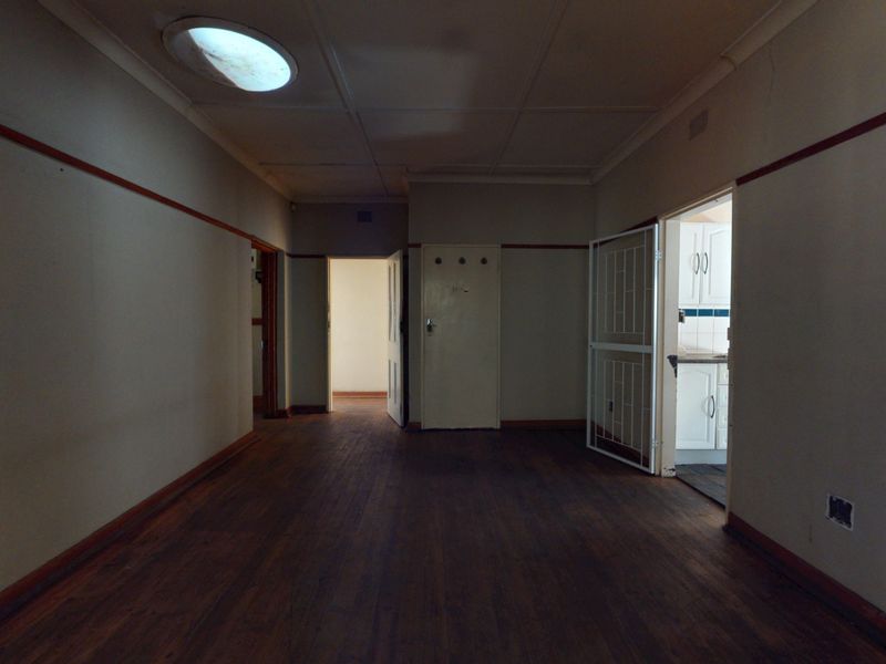 Live Luxury Non-Distressed Auction. Starting Bid from R800 000.00 - Photo 5