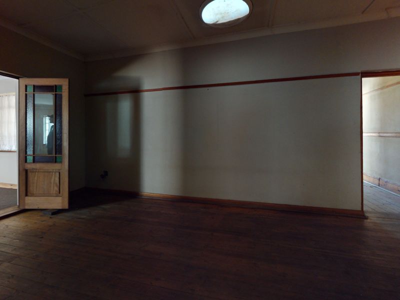 Live Luxury Non-Distressed Auction. Starting Bid from R800 000.00 - Photo 6