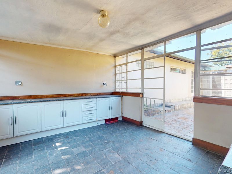 Live Luxury Non-Distressed Auction. Starting Bid from R800 000.00 - Photo 4