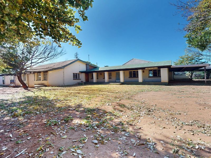 Live Luxury Non-Distressed Auction. Starting Bid from R800 000.00 - Photo 2