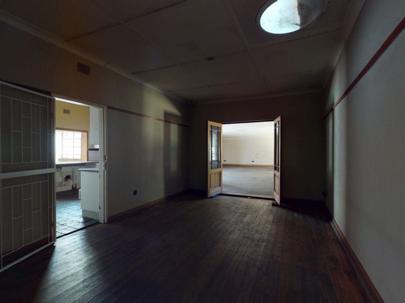 Live Luxury Non-Distressed Auction. Starting Bid from R800 000.00 - Photo 7