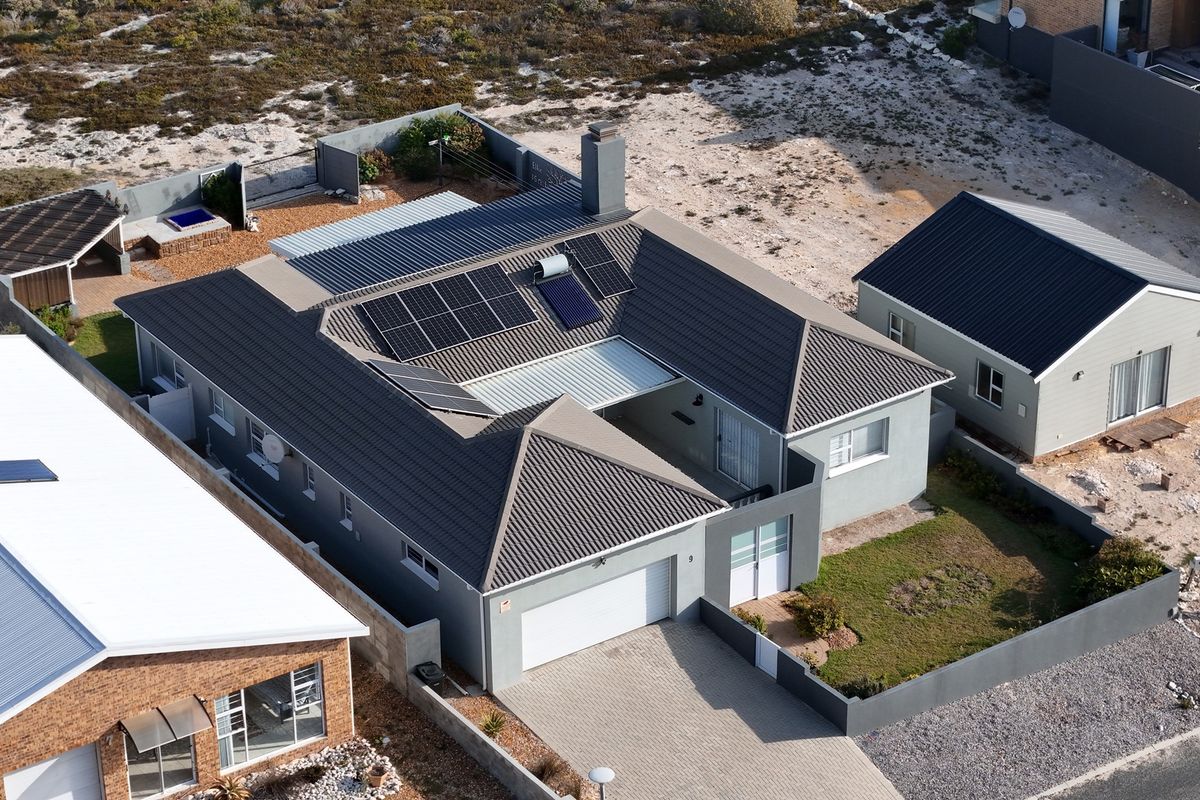 SPACIOUS 4 BEDROOM LONG-TERM RENTAL IN OCEAN VIEW HEIGHTS, STRUISBAAI - Photo 5
