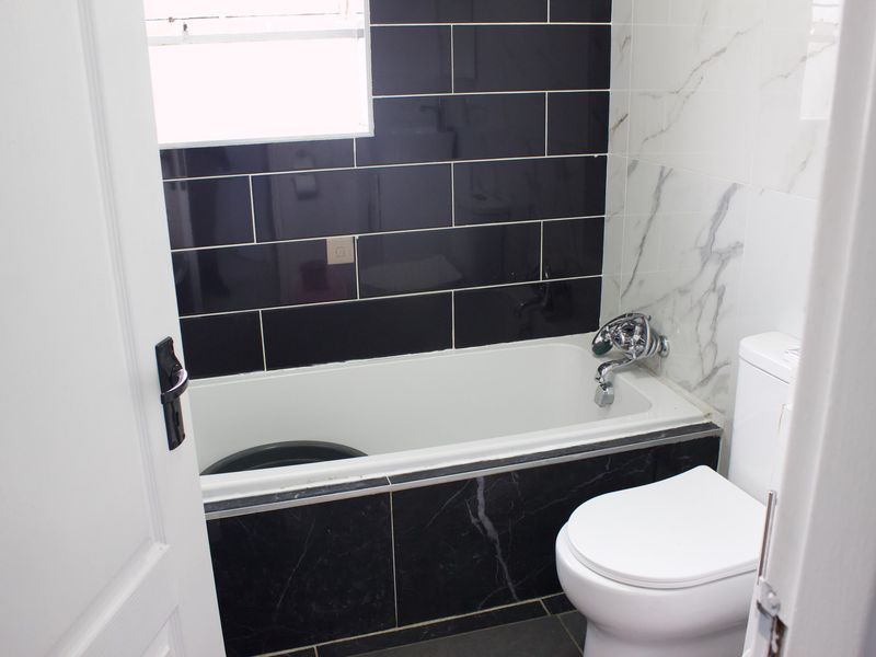 Modern 2 Bedroom Apartment in Glen Marais - Photo 9