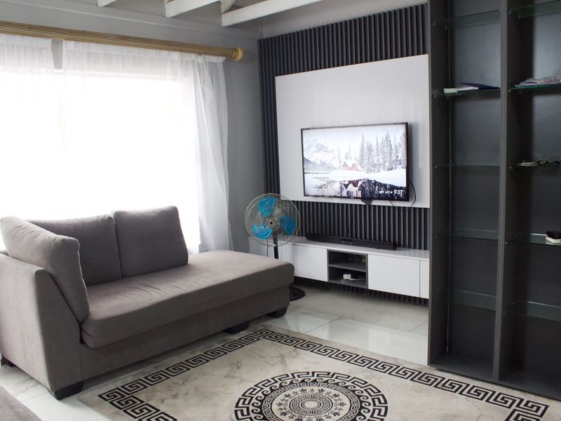 Modern 2 Bedroom Apartment in Glen Marais - Photo 2