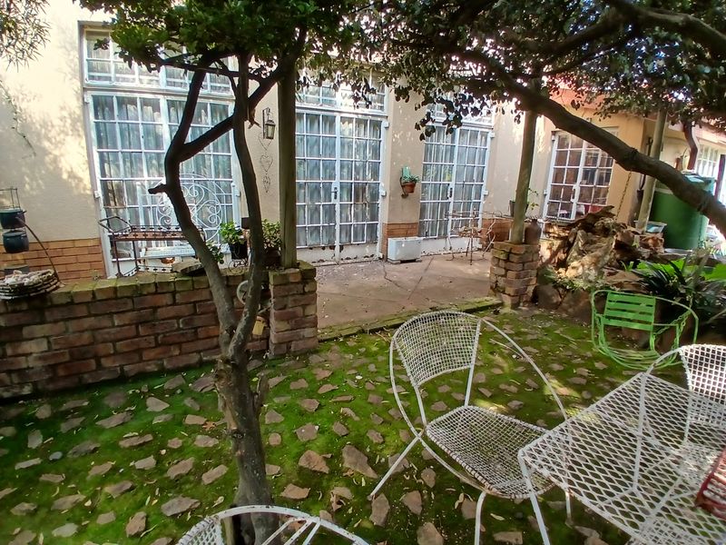 Space, Comfort, and Convenience: Your Selcourt Sanctuary - Photo 3