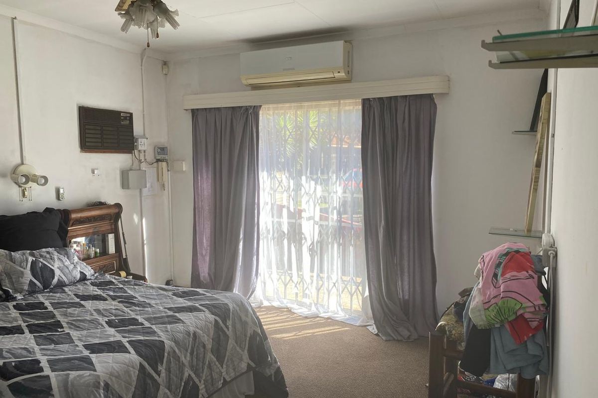 Spacious 4-bedroom Freehold home in Vanderbijlpark SE 2, perfect for family living and entertaining - Photo 5
