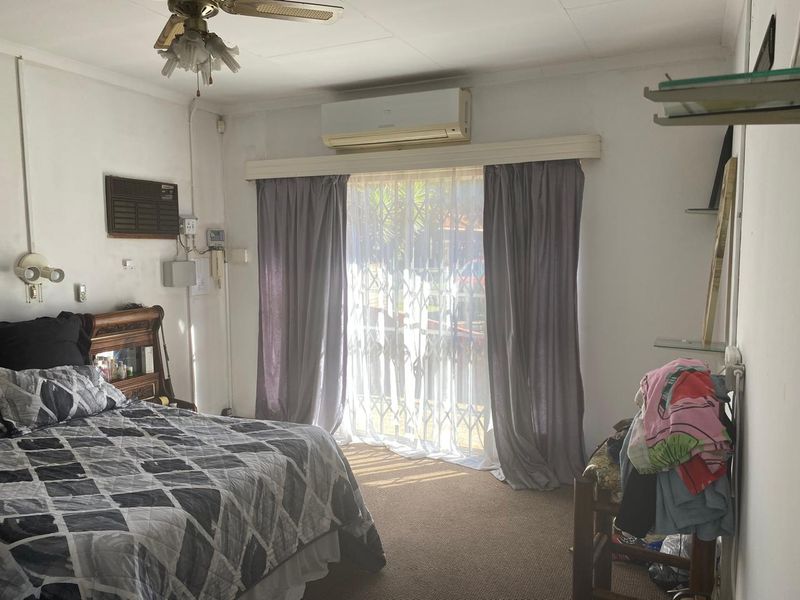 Spacious 4-bedroom Freehold home in Vanderbijlpark SE 2, perfect for family living and entertaining - Photo 5