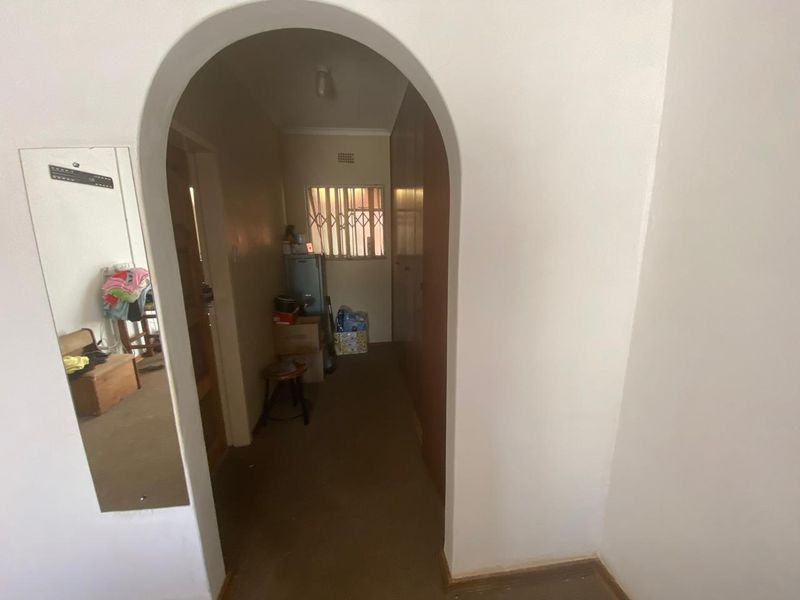 Spacious 4-bedroom Freehold home in Vanderbijlpark SE 2, perfect for family living and entertaining - Photo 6