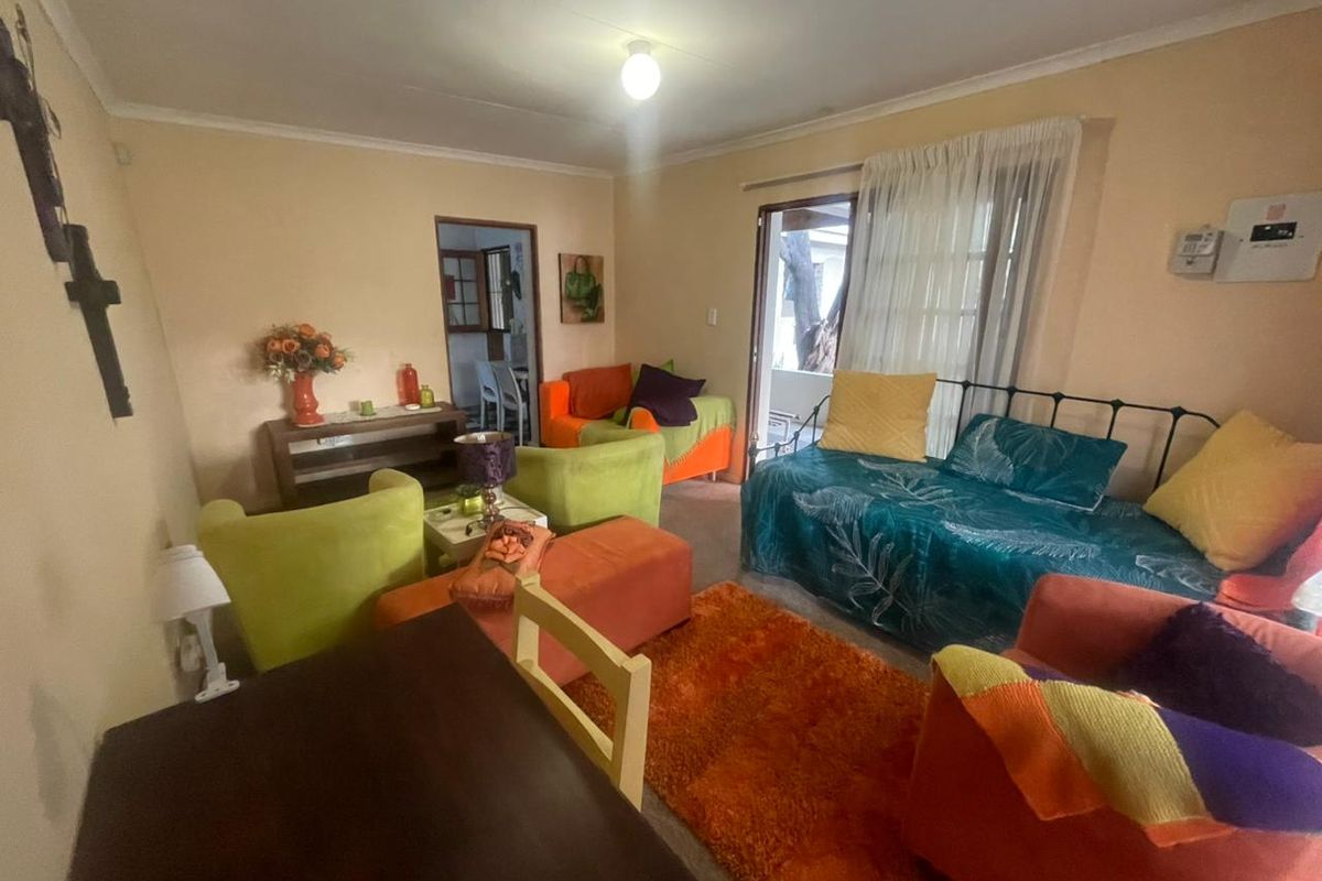 Fully Furnished 1-Bedroom Cottage with Flexible Space - Photo 4