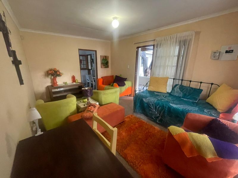 Fully Furnished 1-Bedroom Cottage with Flexible Space - Photo 4