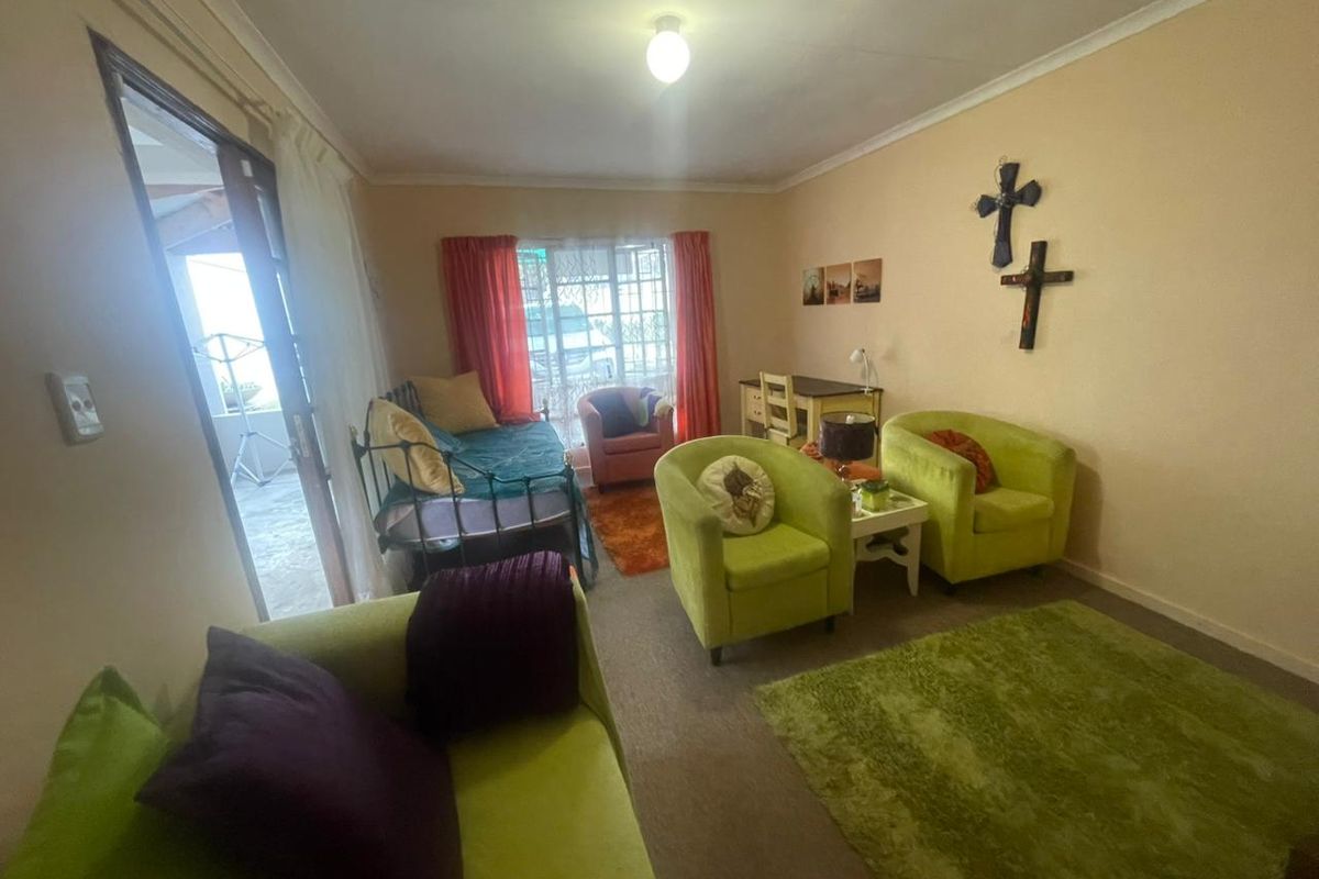 Fully Furnished 1-Bedroom Cottage with Flexible Space - Photo 3