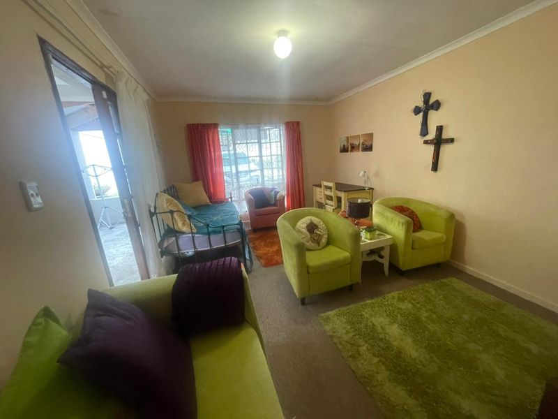 Fully Furnished 1-Bedroom Cottage with Flexible Space - Photo 3