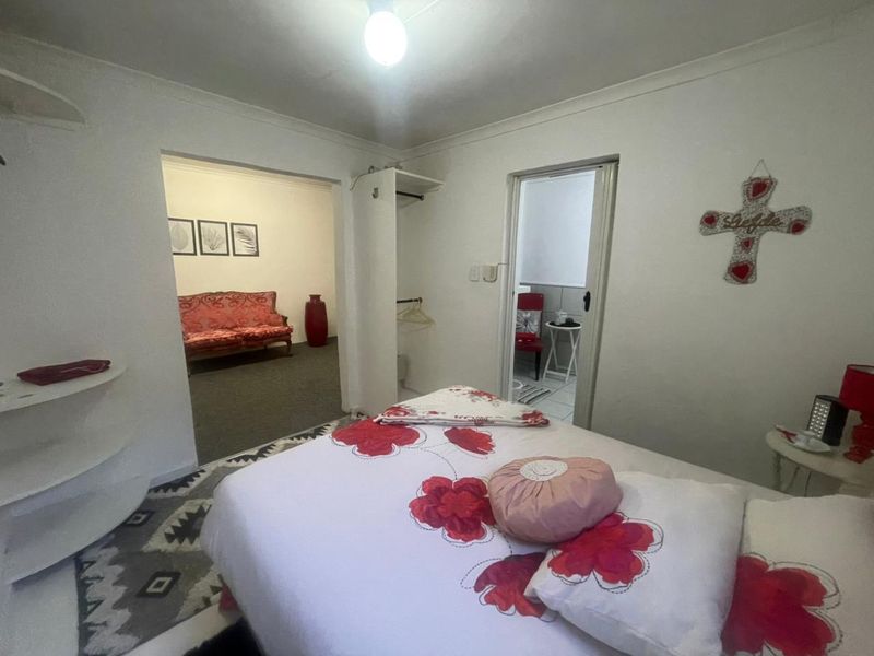 Fully Furnished 1-Bedroom Cottage with Flexible Space - Photo 10