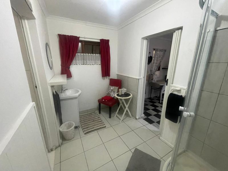 Fully Furnished 1-Bedroom Cottage with Flexible Space - Photo 7