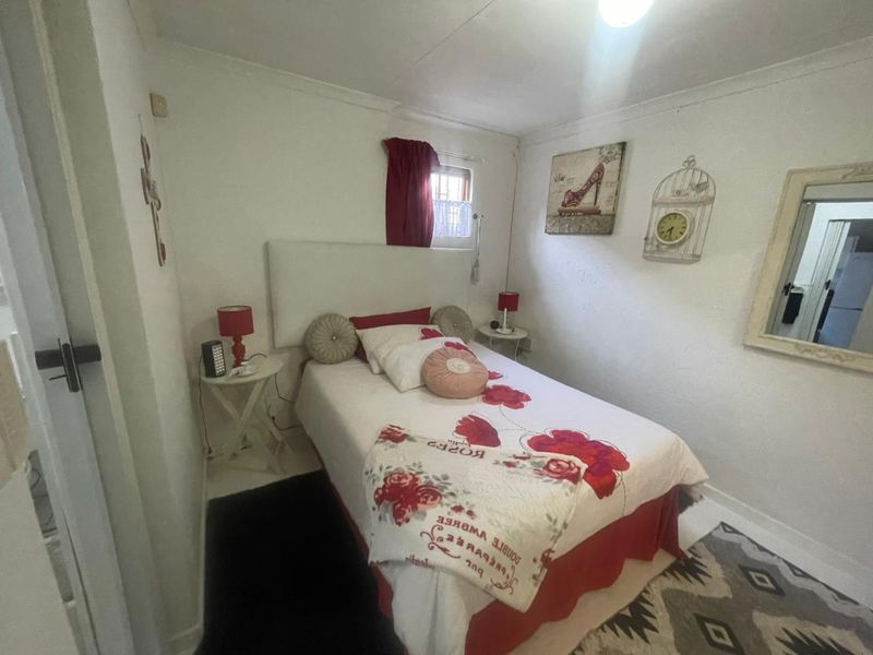 Fully Furnished 1-Bedroom Cottage with Flexible Space - Photo 9
