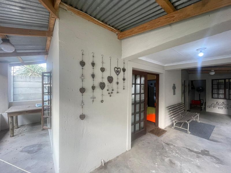 Fully Furnished 1-Bedroom Cottage with Flexible Space - Photo 2
