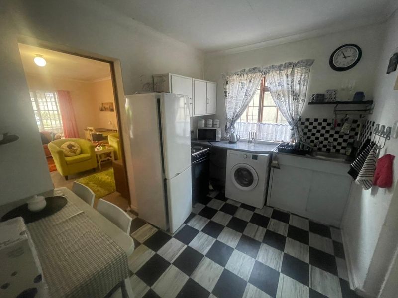 Fully Furnished 1-Bedroom Cottage with Flexible Space - Photo 5