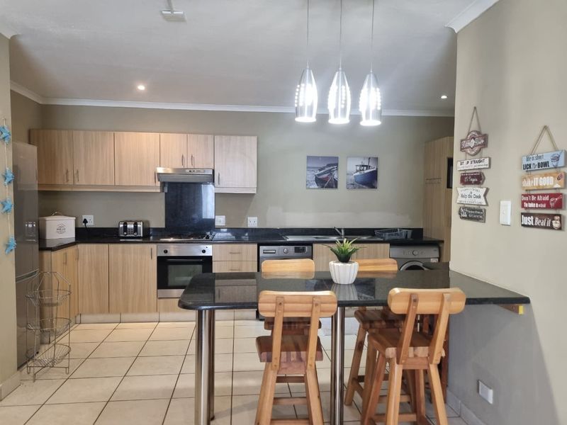 Coastal Comfort in Illovo Beach - Photo 2
