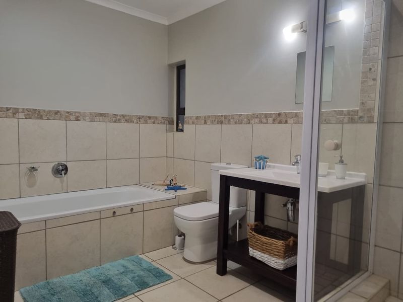 Coastal Comfort in Illovo Beach - Photo 8
