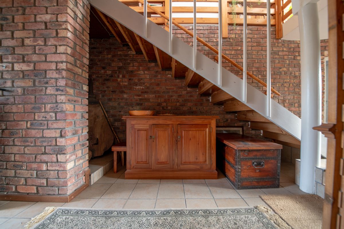 6 Bedroom Point Property in Pringle Bay for Sale - Photo 5