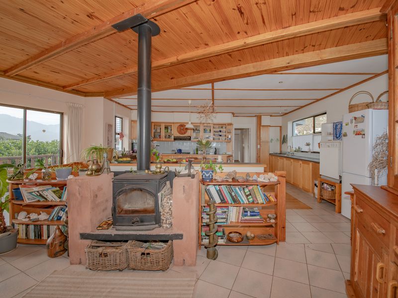 6 Bedroom Point Property in Pringle Bay for Sale - Photo 9