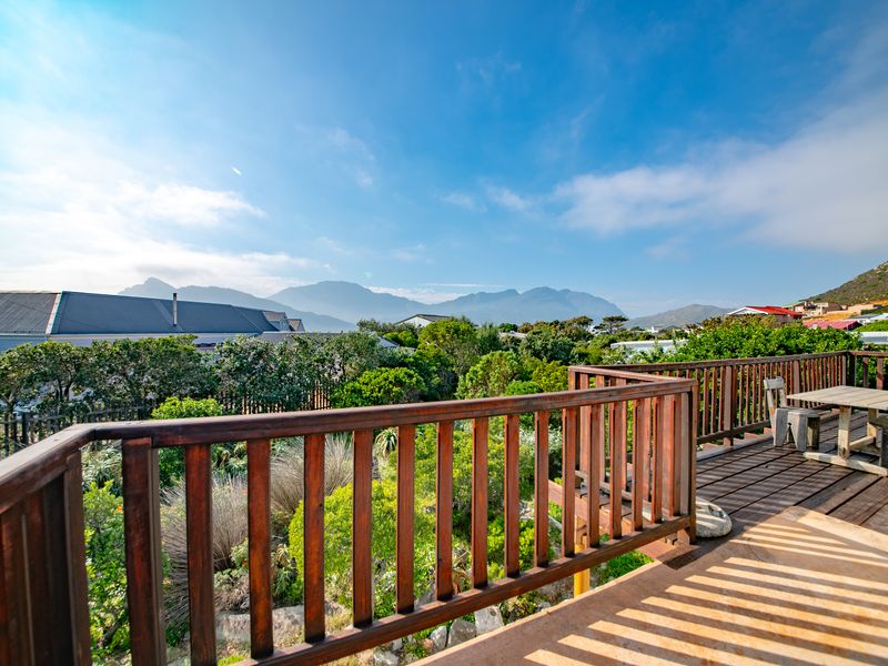 6 Bedroom Point Property in Pringle Bay for Sale - Photo 8