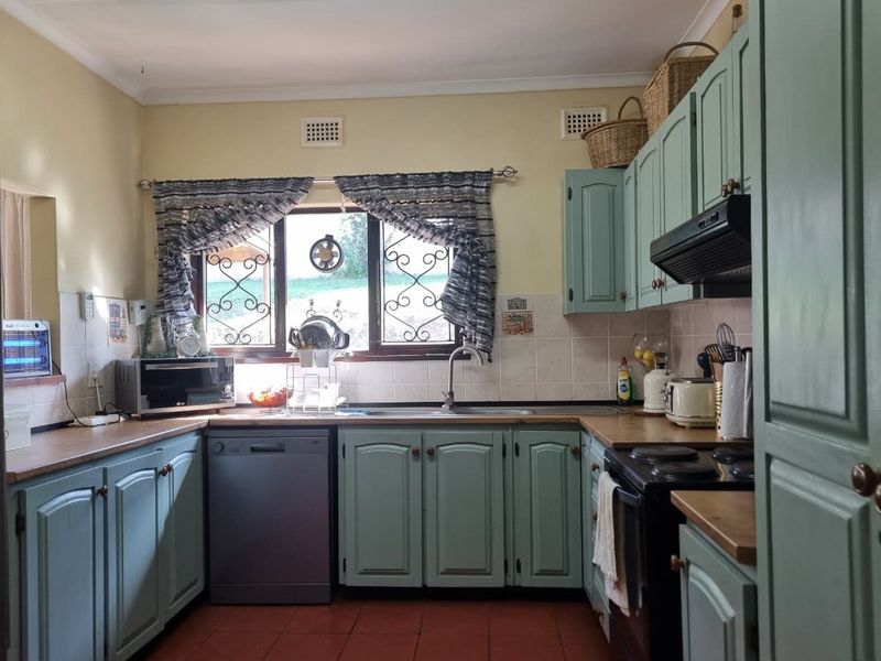Spacious 3 Bedroom Family Home with cottage - Photo 5