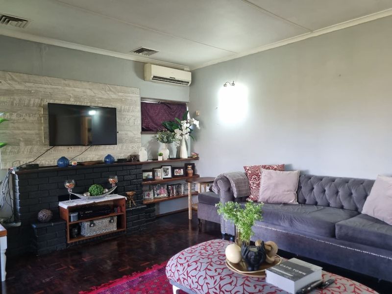 Spacious 3 Bedroom Family Home with cottage - Photo 8